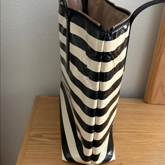 Kate Spade black and Cream Striped large Tote - Picture 4 of 16
